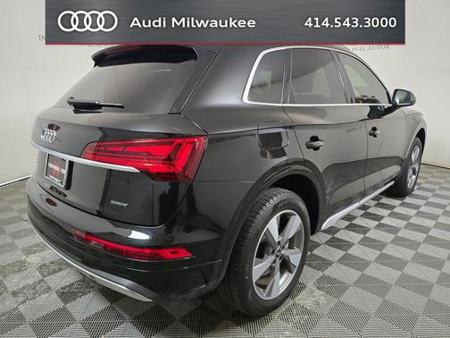 Mythos Black Metallic 2023 Audi Q5 40 Premium
