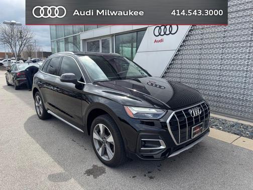 Mythos Black Metallic 2023 Audi Q5 40 Premium