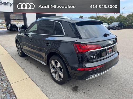 Mythos Black Metallic 2023 Audi Q5 40 Premium