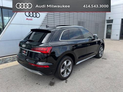 Mythos Black Metallic 2023 Audi Q5 40 Premium