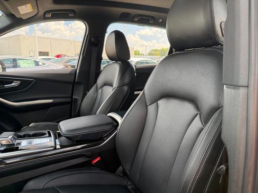 Samurai Gray Metallic 2026 Audi Q7 55 Prestige