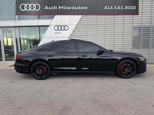 Mythos Black Metallic 2023 Audi S8 4.0T