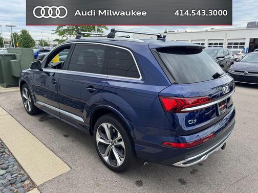 Navarra Blue Metallic 2023 Audi Q7 55 Premium Plus