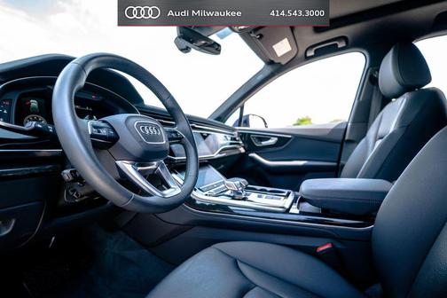 Navarra Blue Metallic 2023 Audi Q7 55 Premium Plus