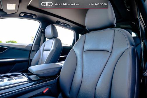 Navarra Blue Metallic 2023 Audi Q7 55 Premium Plus