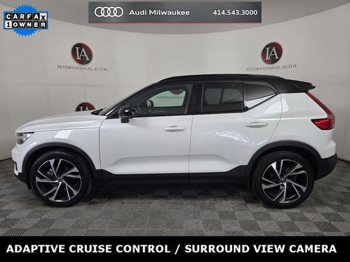 2022 Volvo XC40 T5 R-Design