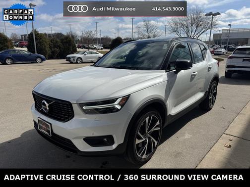 2022 Volvo XC40 T5 R-Design