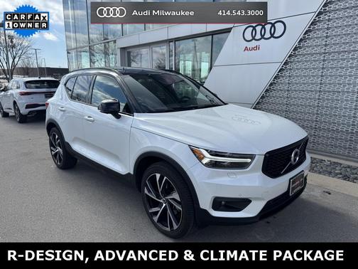 2022 Volvo XC40 T5 R-Design