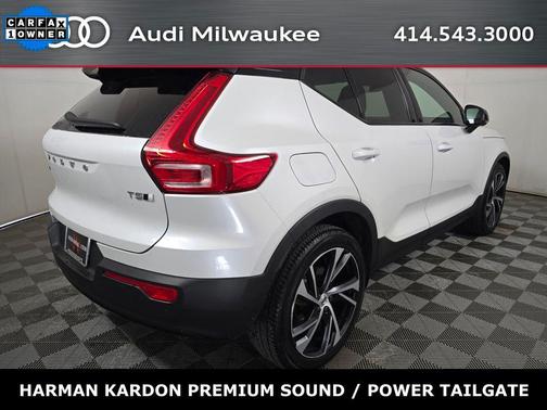 2022 Volvo XC40 T5 R-Design