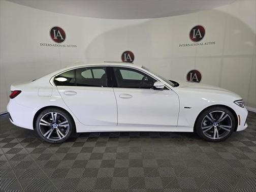 2022 BMW 330e Base