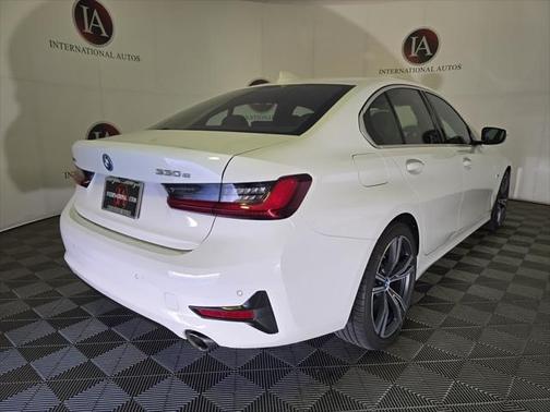2022 BMW 330e Base