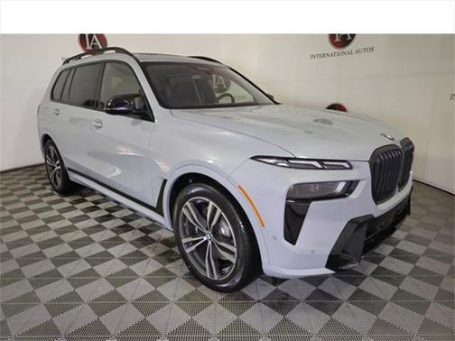 2025 BMW X7 M60i