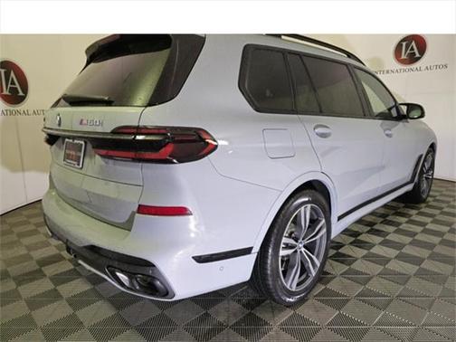 2025 BMW X7 M60i