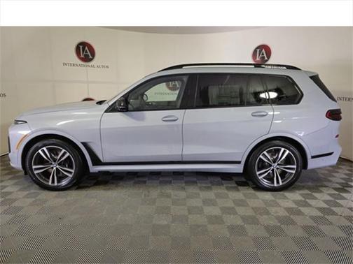 2025 BMW X7 M60i