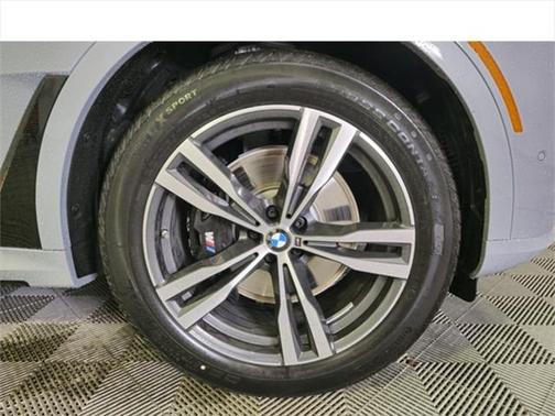 2025 BMW X7 M60i