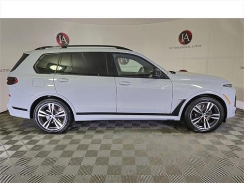 2025 BMW X7 M60i