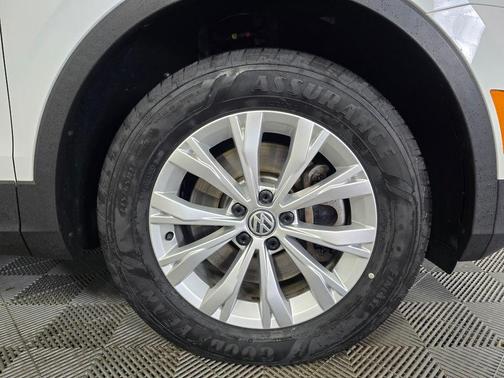 White 2019 Volkswagen Tiguan 2.0T SE 4MOTION