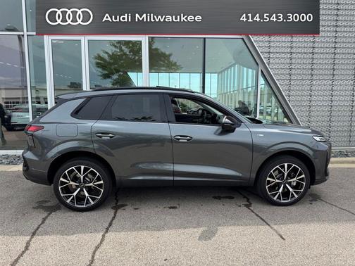 Daytona Gray Pearl Effect 2026 Audi Q3 TFSI quattro S tronic