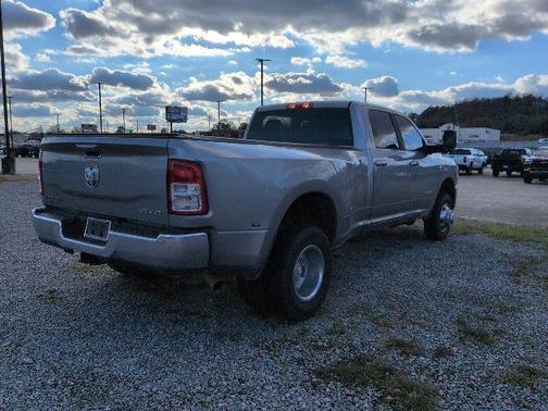 2022 RAM 3500 Big Horn Crew Cab 4x4 8' Box