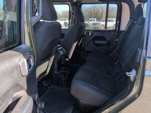 2022 Jeep Gladiator Sport