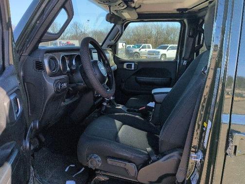 2022 Jeep Gladiator Sport