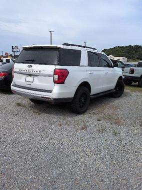 Star White Metallic Tri-Coat 2022 Ford Expedition XLT