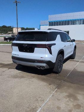 Polar White Tricoat 2026 Chevrolet Traverse AWD Z71