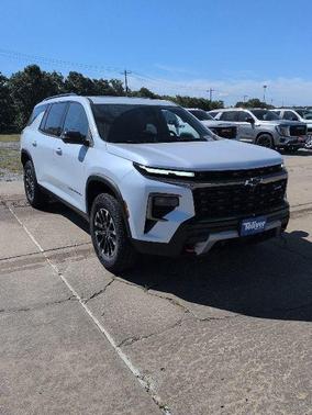 Polar White Tricoat 2026 Chevrolet Traverse AWD Z71