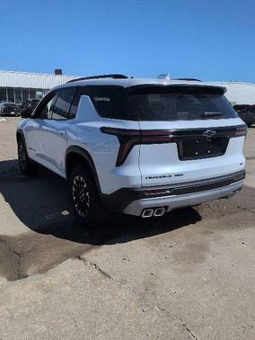Polar White Tricoat 2026 Chevrolet Traverse AWD Z71