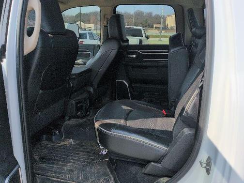 2022 RAM 2500 Laramie Crew Cab 4x4 6'4' Box