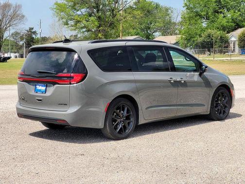 Ceramic Gray Clearcoat 2025 Chrysler Pacifica Limited