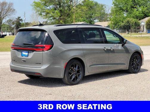 Ceramic Gray Clearcoat 2025 Chrysler Pacifica Limited