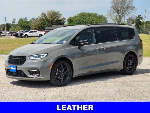 Ceramic Gray Clearcoat 2025 Chrysler Pacifica Limited
