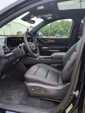 Mosaic Black Metallic 2026 Chevrolet Traverse RS