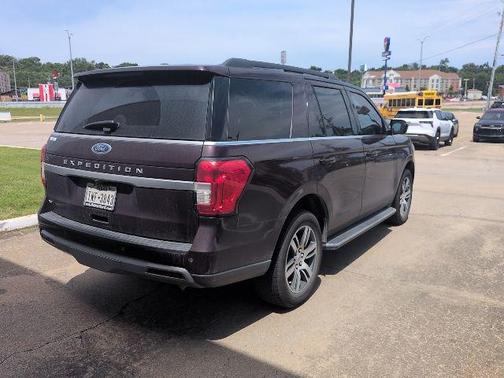 Jewel Red Metallic Tinted Clearcoat 2023 Ford Expedition XLT