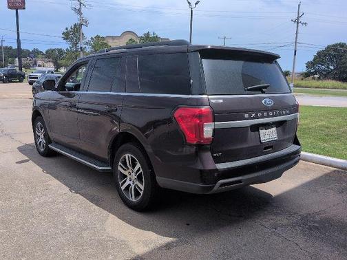Jewel Red Metallic Tinted Clearcoat 2023 Ford Expedition XLT