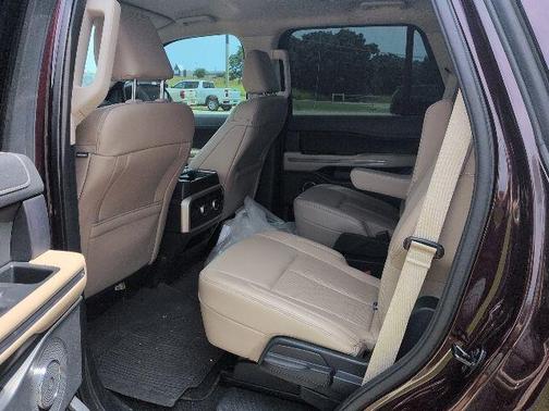 Jewel Red Metallic Tinted Clearcoat 2023 Ford Expedition XLT