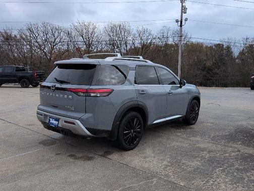 2022 Nissan Pathfinder Platinum 4WD