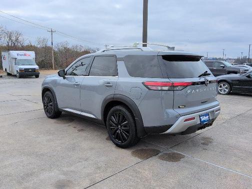 2022 Nissan Pathfinder Platinum 4WD