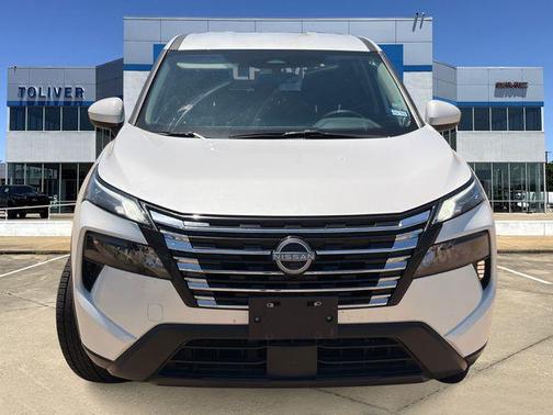 Everest White Pearl 2025 Nissan Rogue SV
