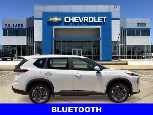 Everest White Pearl 2025 Nissan Rogue SV