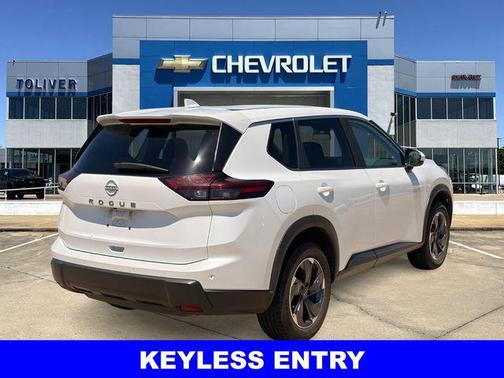 Everest White Pearl 2025 Nissan Rogue SV