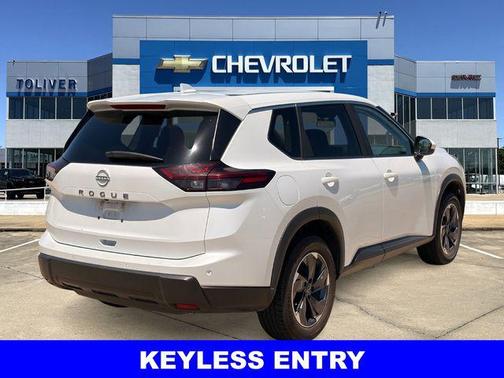 Everest White Pearl 2025 Nissan Rogue SV