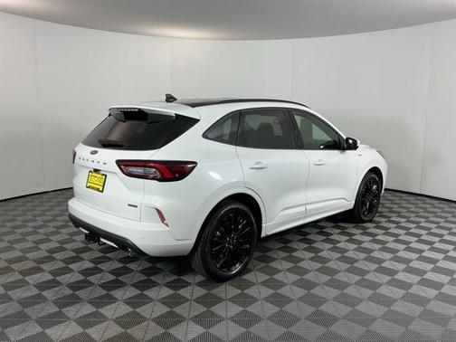2025 Ford Escape ST-Line Elite