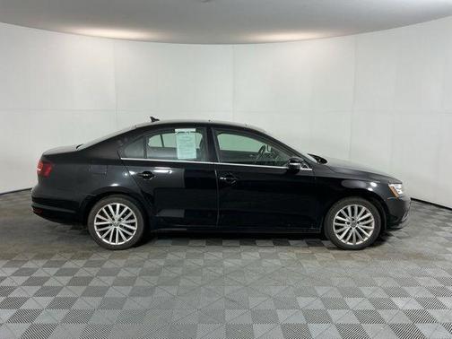 Black Uni 2016 Volkswagen Jetta 1.8T SEL