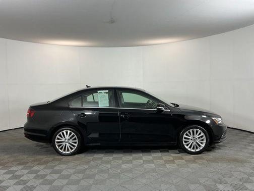Black Uni 2016 Volkswagen Jetta 1.8T SEL