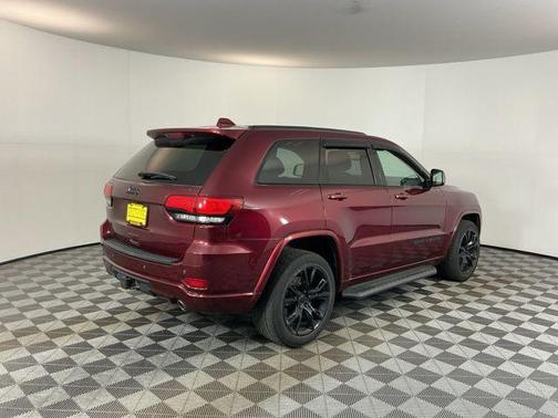 Red Pearl 2017 Jeep Grand Cherokee Altitude