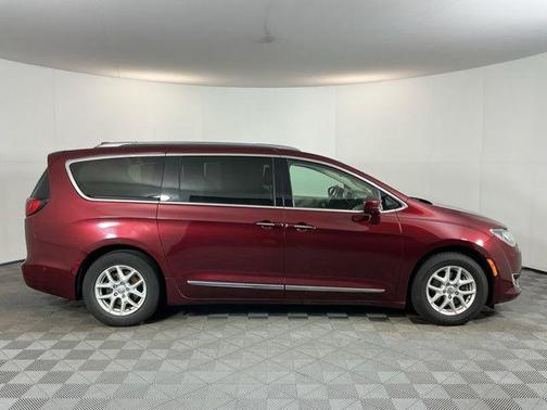 Velvet Red Pearlcoat 2020 Chrysler Pacifica Touring L