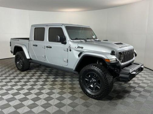 Silver Zynith Clearcoat 2023 Jeep Gladiator Mojave 4x4