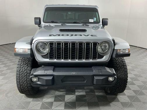 Silver Zynith Clearcoat 2023 Jeep Gladiator Mojave 4x4